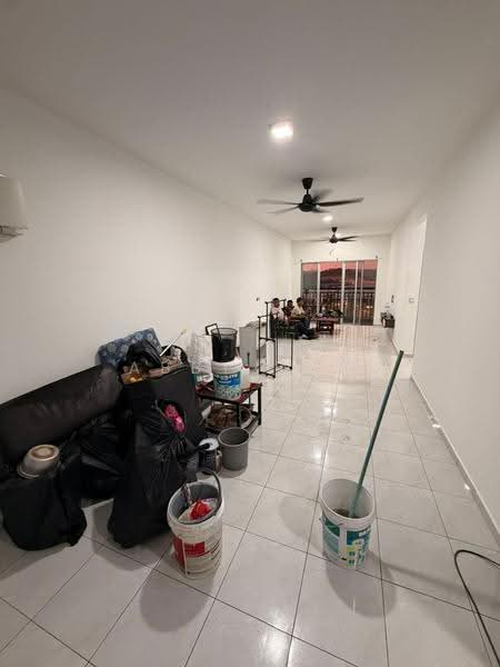 Rumah Flat untuk Disewa di PANGSAPURI IRINA - Abby Woo - Living Room - PropertyGuru.com.my