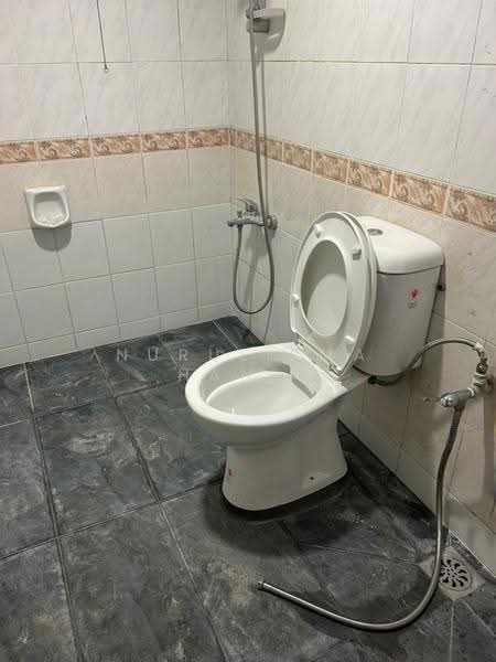 Apartment for Sale at Parkview Towers - NURULISMA HANIS - Bathroom - PropertyGuru.com.my