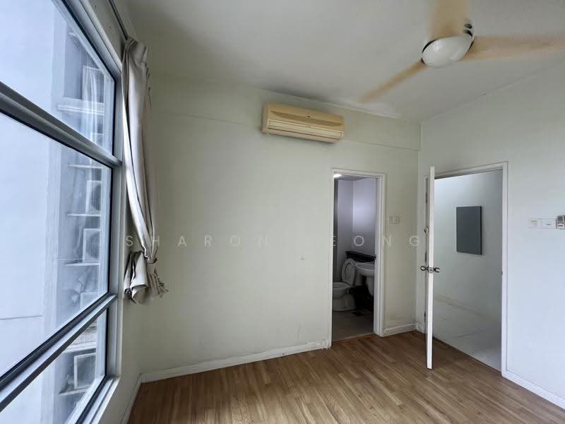 Kondominium untuk Dijual di The Saffron - Sharon Leong - Middle Bedroom - PropertyGuru.com.my