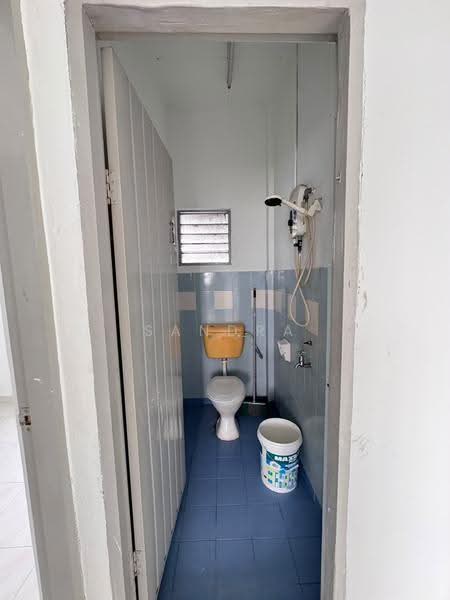 Rumah Flat untuk Disewa di Taman Gaya - Sandra Gan - Bathroom - PropertyGuru.com.my