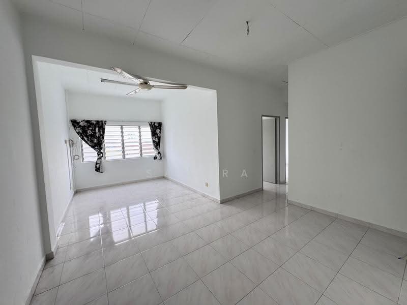 Rumah Flat untuk Disewa di Taman Gaya - Sandra Gan - Living Room - PropertyGuru.com.my