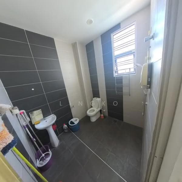 Semi-Detached House for Rent in Sitiawan (Perak) - Lingko Tan - Bathroom - PropertyGuru.com.my