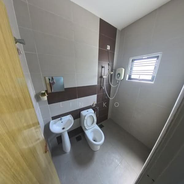 Semi-Detached House for Rent in Sitiawan (Perak) - Lingko Tan - Bathroom - PropertyGuru.com.my