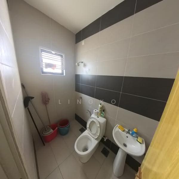 Semi-Detached House for Rent in Sitiawan (Perak) - Lingko Tan - Bathroom - PropertyGuru.com.my