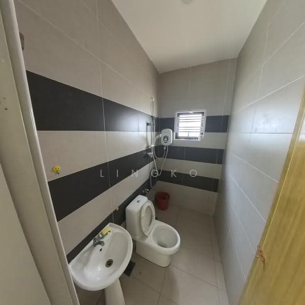 Semi-Detached House for Rent in Sitiawan (Perak) - Lingko Tan - Bathroom - PropertyGuru.com.my