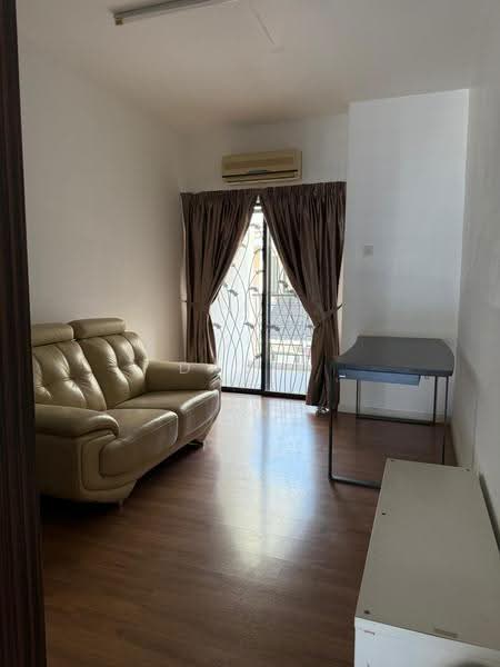 Rumah Teres 3-Tingkat untuk Dijual di Taman Tasik Damai (Sungai Besi) - David Chee - Living Room - PropertyGuru.com.my