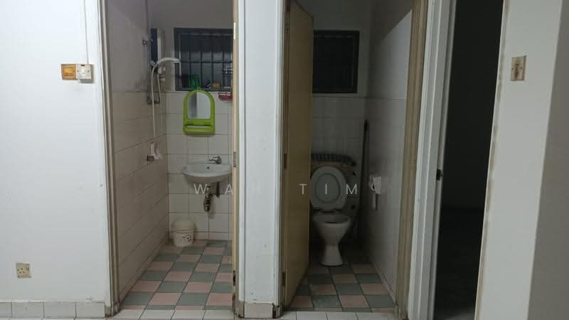 Pangsapuri untuk Dijual di Desa Dua - WAH TIM CHAN - Bathroom - PropertyGuru.com.my