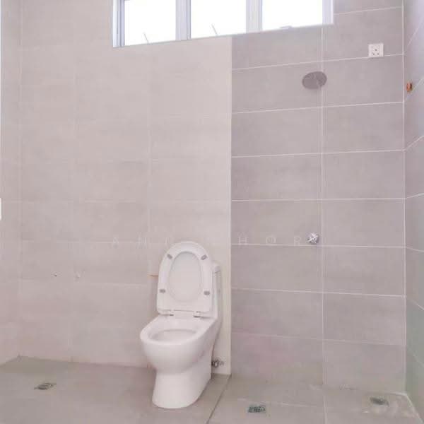 Bungalow House for Sale in Taman Seri Murai (Simpang Ampat) - Ann Khor - Bathroom - PropertyGuru.com.my