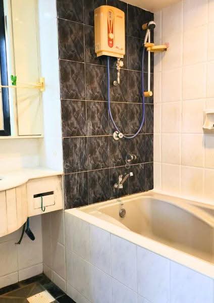 Condominium for Sale at Marina Bay Condominium - Clifton Chee - Bathroom - PropertyGuru.com.my
