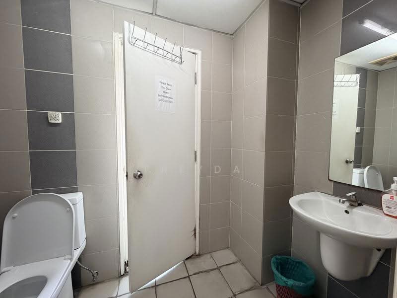 Office for Sale in Mont Kiara (Kuala Lumpur) - Freyda Cheng - Bathroom - PropertyGuru.com.my