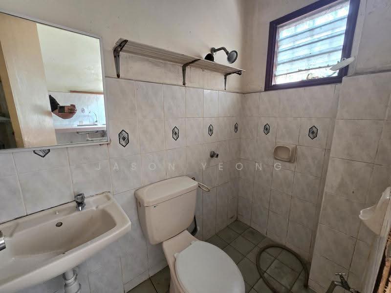 1.5-storey Terraced House for Sale in Klang (Selangor) - Jason Yeong - Bathroom - PropertyGuru.com.my