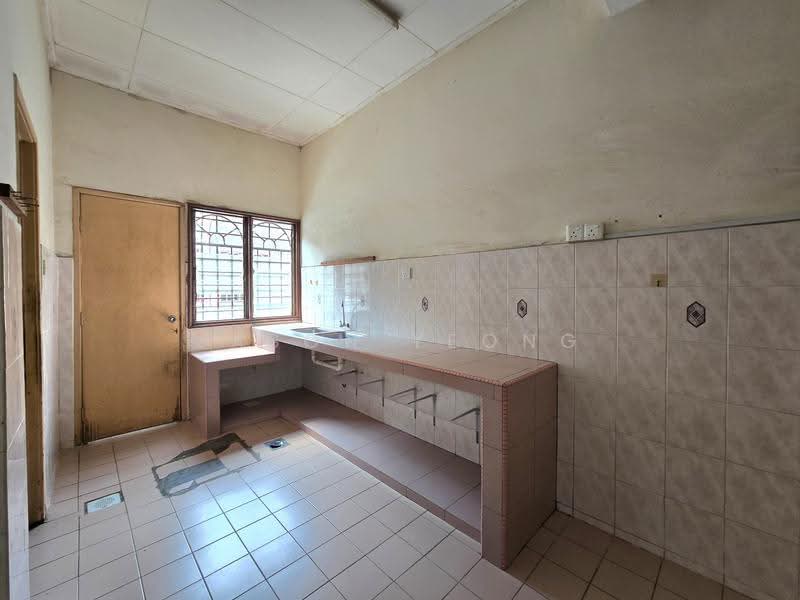 1.5-storey Terraced House for Sale in Klang (Selangor) - Jason Yeong - Kitchen - PropertyGuru.com.my