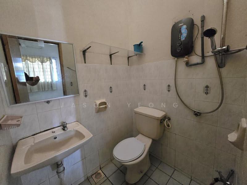 1.5-storey Terraced House for Sale in Klang (Selangor) - Jason Yeong - Bathroom - PropertyGuru.com.my
