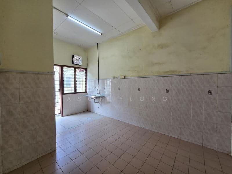 1.5-storey Terraced House for Sale in Klang (Selangor) - Jason Yeong - Kitchen - PropertyGuru.com.my