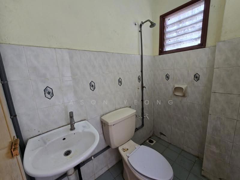 1.5-storey Terraced House for Sale in Klang (Selangor) - Jason Yeong - Bathroom - PropertyGuru.com.my