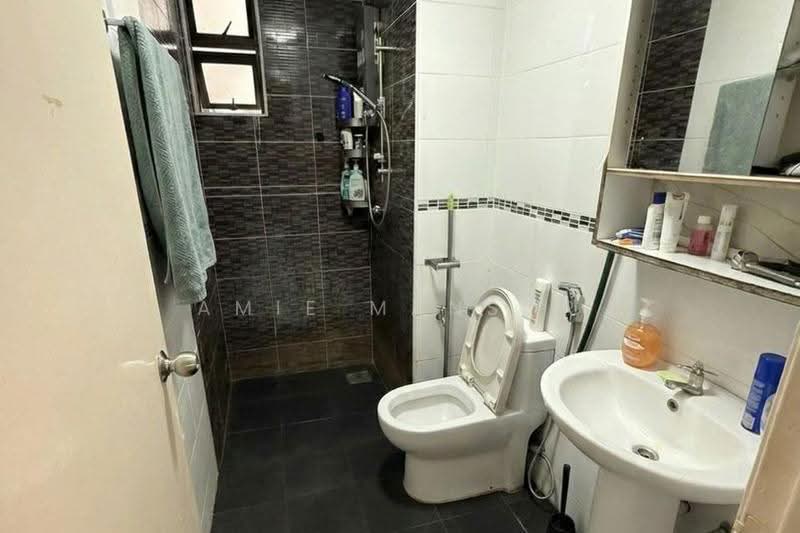 Kondominium untuk Disewa di Sunway Sutera Condominium - Amie Mansor - Bathroom - PropertyGuru.com.my
