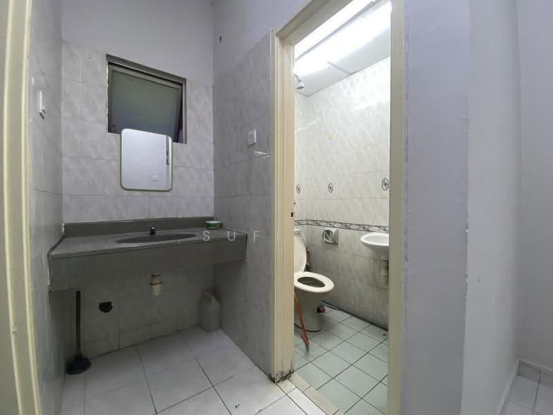 Apartment for Rent at Pangsapuri Kelana Impian - Sufian Kamaruddin - Bathroom - PropertyGuru.com.my