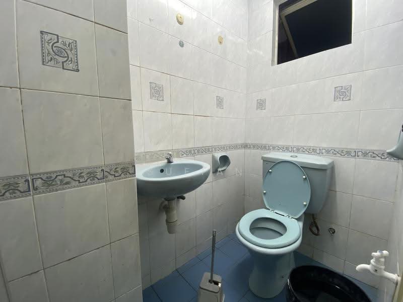 Apartment for Rent at Pangsapuri Kelana Impian - Sufian Kamaruddin - Bathroom - PropertyGuru.com.my
