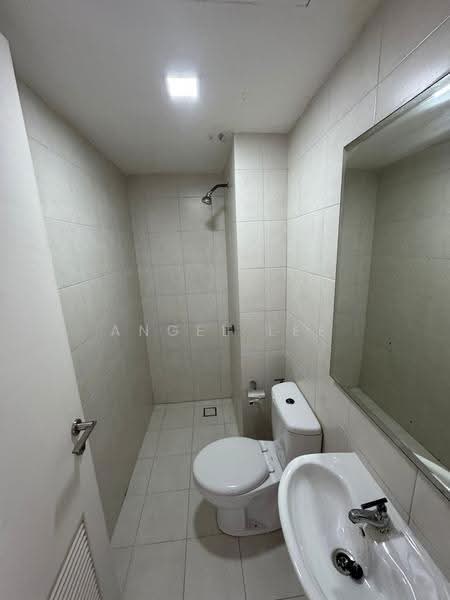 Kediaman Servis untuk Dijual di Southern Marina Residences - Angel Lee - Bathroom - PropertyGuru.com.my
