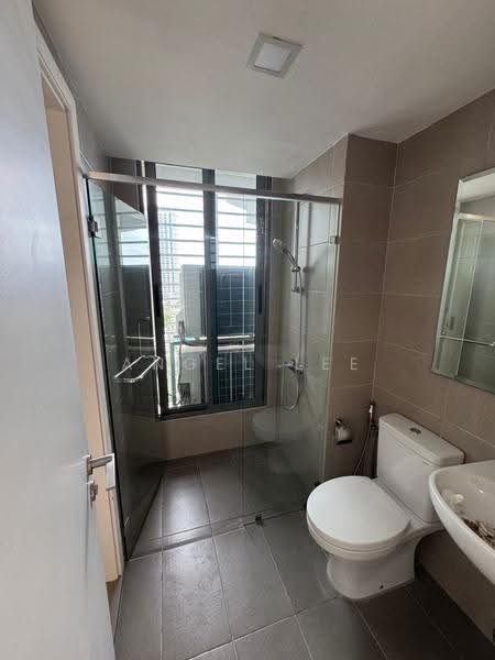 Kediaman Servis untuk Dijual di Southern Marina Residences - Angel Lee - Bathroom - PropertyGuru.com.my
