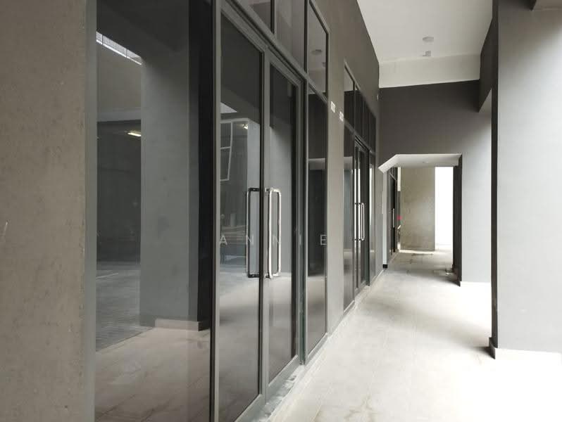 Shop / Office untuk Disewa di Seksyen U13 (Setia Alam) - Annie Kho - Corridor - PropertyGuru.com.my