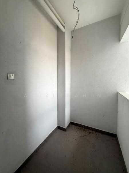 Condominium for Rent at Aura Residence - Azizirrahim . - Balcony - PropertyGuru.com.my