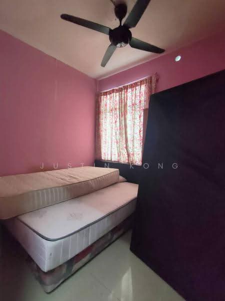 Pangsapuri untuk Dijual di Kipark Apartment - Justin Kong - Bedroom - PropertyGuru.com.my
