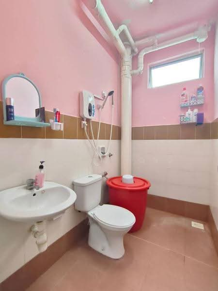 Pangsapuri untuk Dijual di Kipark Apartment - Justin Kong - Bathroom - PropertyGuru.com.my