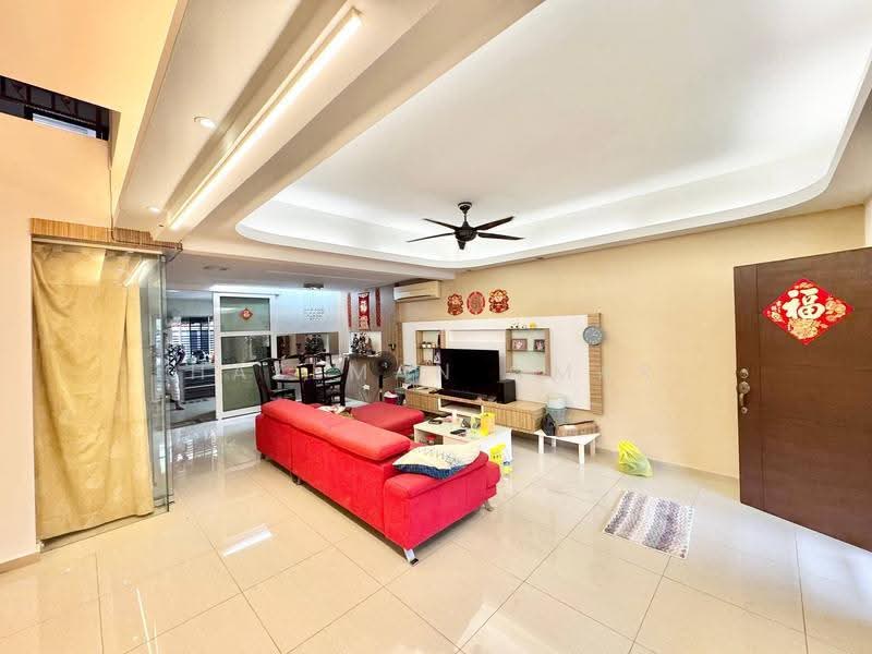 2-storey Terraced House for Sale in Taman Tasik Puchong (Puchong) - Hazeman Omar - Living Room - PropertyGuru.com.my