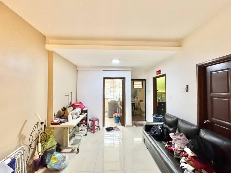 2-storey Terraced House for Sale in Taman Tasik Puchong (Puchong) - Hazeman Omar - Living Room - PropertyGuru.com.my
