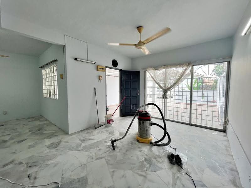 Rumah Teres 2-Tingkat untuk Dijual di Taman Minang (Cheras) - Hetha Chan - Living Room - PropertyGuru.com.my