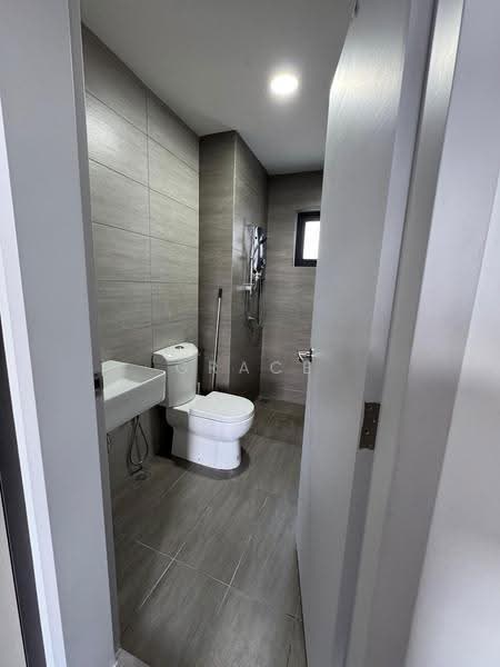 Kediaman Servis untuk Disewa di The Amber Residence @ TwentyFive.7 - Grace Lai - Bathroom - PropertyGuru.com.my