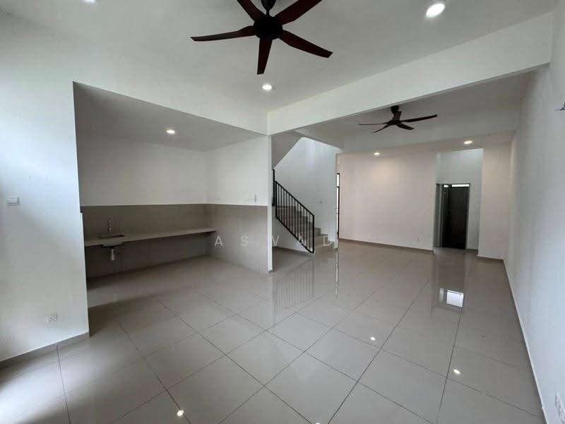 Rumah Teres 2-Tingkat untuk Dijual di Taman La Casa (Lunas) - Aswad . - Living Room - PropertyGuru.com.my