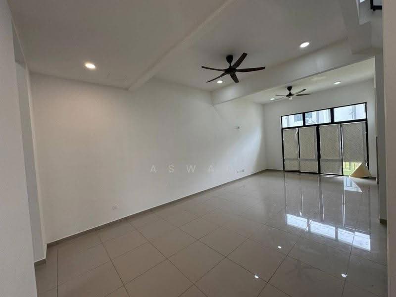 Rumah Teres 2-Tingkat untuk Dijual di Taman La Casa (Lunas) - Aswad . - Living Room - PropertyGuru.com.my