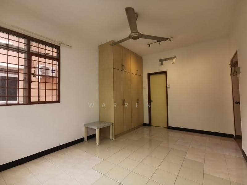 Pangsapuri untuk Dijual di D'shire Villa - Warren Lim - Bedroom - PropertyGuru.com.my