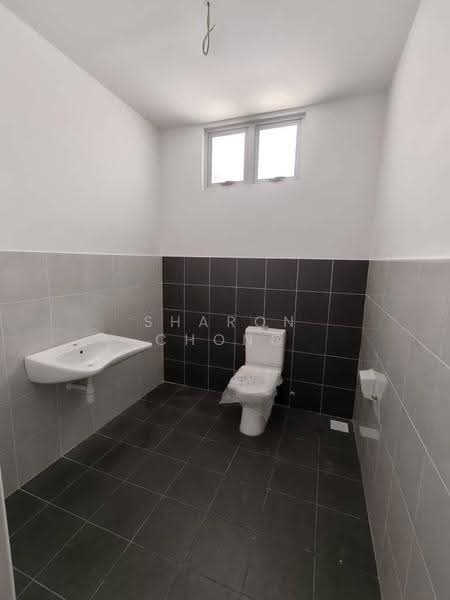 Semi-D Factory for Rent in Senai (Kulai) - Sharon Chong - Bathroom - PropertyGuru.com.my