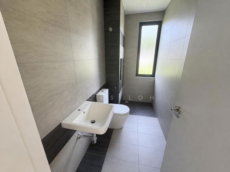 Semi-Detached House for Sale in Bandar Seri Coalfields (Sungai Buloh) - Lucas Loh - Bathroom - PropertyGuru.com.my