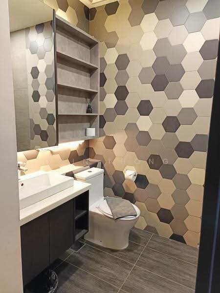 Kediaman Servis untuk Dijual di Ceylonz Suites - Chin Thong Pan - Bathroom - PropertyGuru.com.my