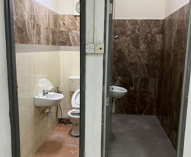 Shop / Office untuk Dijual di Kepong (Kuala Lumpur) - Jessica Lim - Bathroom - PropertyGuru.com.my
