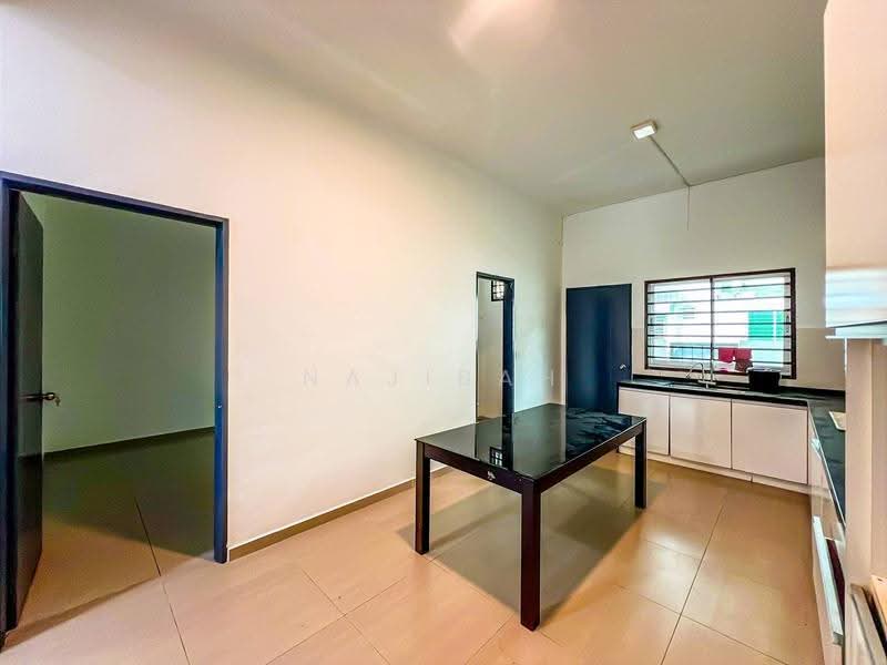 Rumah Teres 2-Tingkat untuk Dijual di Taman Nusari Bayu (Bandar Sri Sendayan) - Najibah Sahari - Kitchen - PropertyGuru.com.my