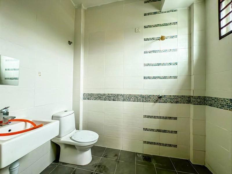 Rumah Teres 2-Tingkat untuk Dijual di Taman Nusari Bayu (Bandar Sri Sendayan) - Najibah Sahari - Bathroom - PropertyGuru.com.my