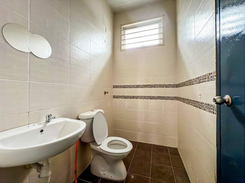 Rumah Teres 2-Tingkat untuk Dijual di Taman Nusari Bayu (Bandar Sri Sendayan) - Najibah Sahari - Bathroom - PropertyGuru.com.my