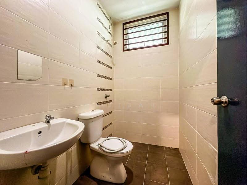 Rumah Teres 2-Tingkat untuk Dijual di Taman Nusari Bayu (Bandar Sri Sendayan) - Najibah Sahari - Bathroom - PropertyGuru.com.my