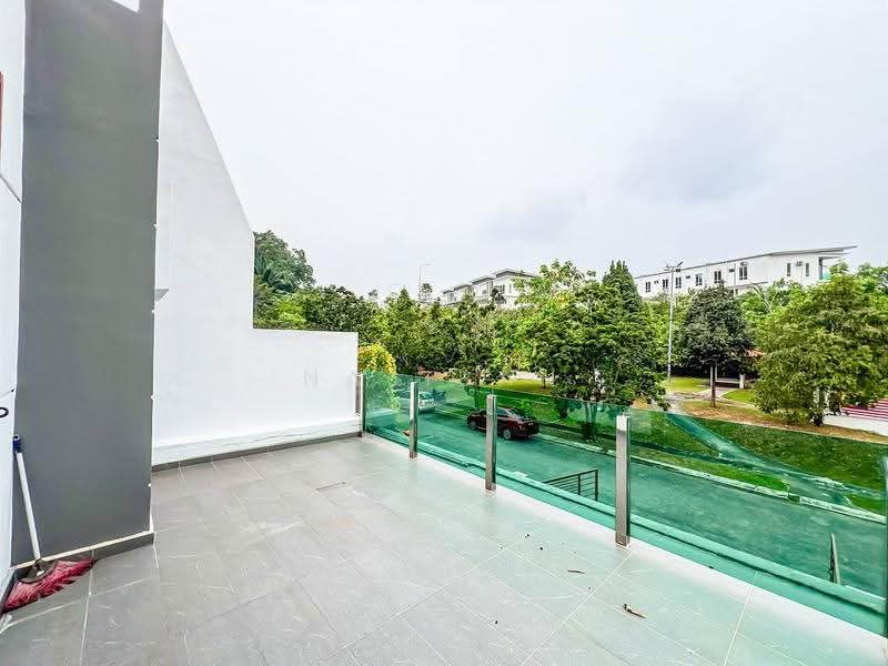 Rumah Teres 2-Tingkat untuk Dijual di Taman Nusari Bayu (Bandar Sri Sendayan) - Najibah Sahari - Balcony - PropertyGuru.com.my