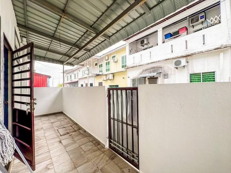 Rumah Teres 2-Tingkat untuk Dijual di Taman Nusari Bayu (Bandar Sri Sendayan) - Najibah Sahari - Exterior - PropertyGuru.com.my