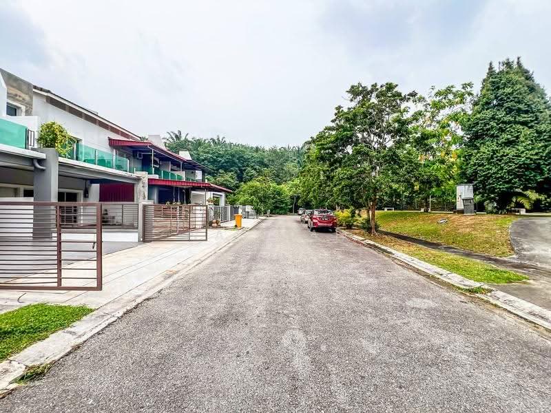 Rumah Teres 2-Tingkat untuk Dijual di Taman Nusari Bayu (Bandar Sri Sendayan) - Najibah Sahari - Exterior - PropertyGuru.com.my
