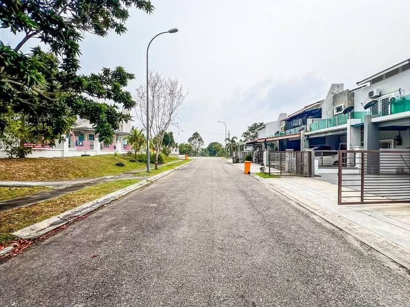 Rumah Teres 2-Tingkat untuk Dijual di Taman Nusari Bayu (Bandar Sri Sendayan) - Najibah Sahari - Exterior - PropertyGuru.com.my