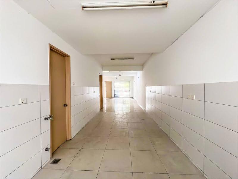 Rumah Teres 3-Tingkat untuk Dijual di Bandar Botanic (Klang) - Najibah Sahari - Corridor - PropertyGuru.com.my
