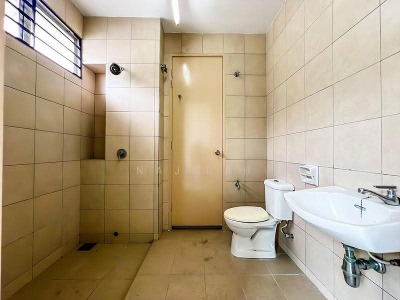Rumah Teres 3-Tingkat untuk Dijual di Bandar Botanic (Klang) - Najibah Sahari - Bathroom - PropertyGuru.com.my