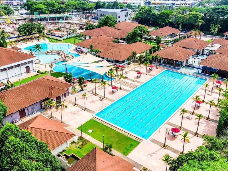 Rumah Teres 3-Tingkat untuk Dijual di Bandar Botanic (Klang) - Najibah Sahari - Pool - PropertyGuru.com.my